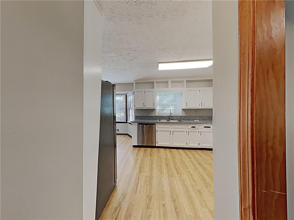 4 bedroom, 3 bathroom, 2,194 sq ft single family residence for sale at 185 Deer Forest Trail, Fayetteville, GA 30214 — photo 9