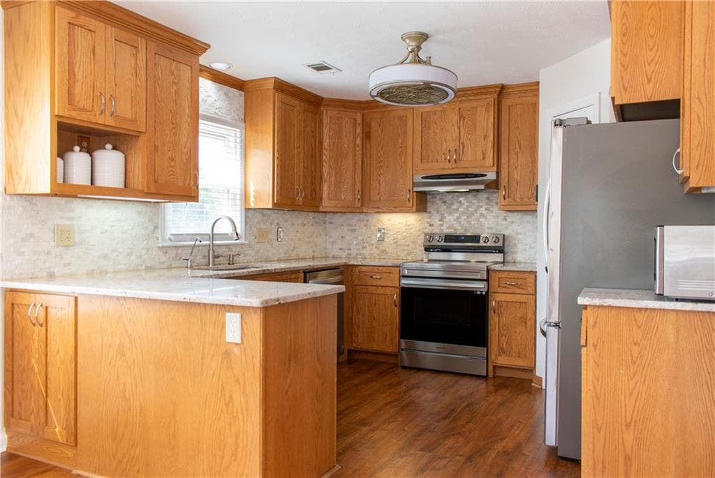 5 bedroom, 3 bathroom, 2,292 sq ft single family residence for sale at 1120 San Marcos Cove, Lawrenceville, GA 30043 — photo 10