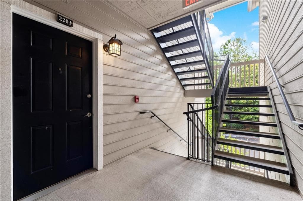 2 bedroom, 1 bathroom, 978 sq ft condominium for sale at 1250 Parkwood Circle 2203, Atlanta, GA 30339