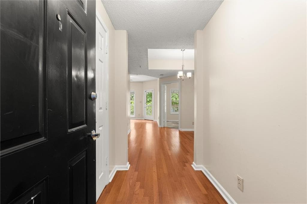 2 bedroom, 1 bathroom, 978 sq ft condominium for sale at 1250 Parkwood Circle 2203, Atlanta, GA 30339 — photo 2