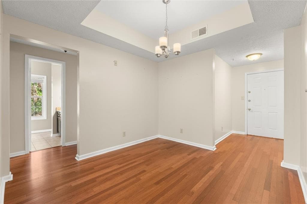 2 bedroom, 1 bathroom, 978 sq ft condominium for sale at 1250 Parkwood Circle 2203, Atlanta, GA 30339 — photo 6