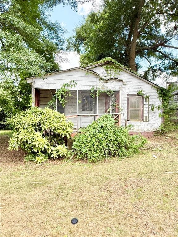 2 bedroom, 1 bathroom single family residence sold at 371 Third Street, Forest Park, GA 30297