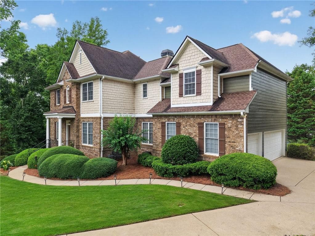5 bedroom, 5 bathroom, 4,291 sq ft single family residence for sale at 5825 Aspen Forest Court, Cumming, GA 30040 — photo 3