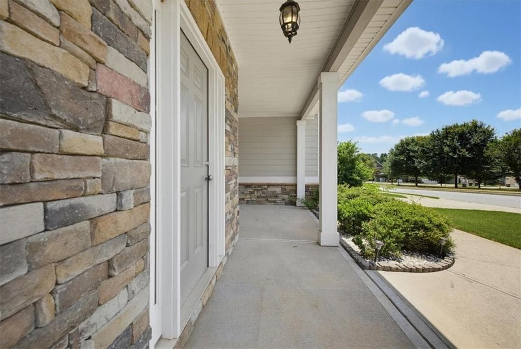 4 bedroom, 3 bathroom, 3,426 sq ft single family residence under contract at 15 Hughston Walk, Newnan, GA 30263 — photo 4