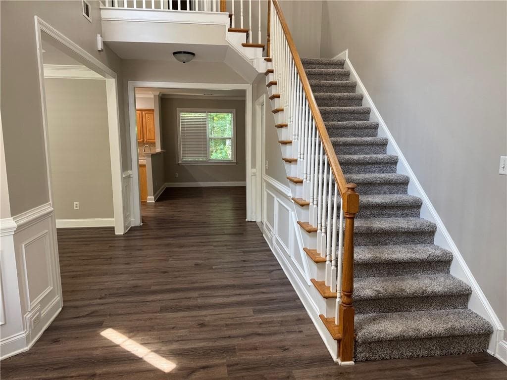 6 bedroom, 5 bathroom, 3,277 sq ft single family residence for sale at 3020 Norwell Court, Locust Grove, GA 30248 — photo 3