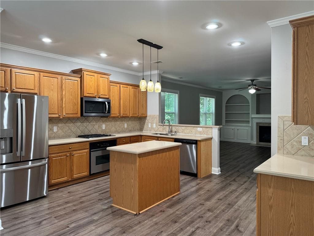6 bedroom, 5 bathroom, 3,277 sq ft single family residence for sale at 3020 Norwell Court, Locust Grove, GA 30248 — photo 7
