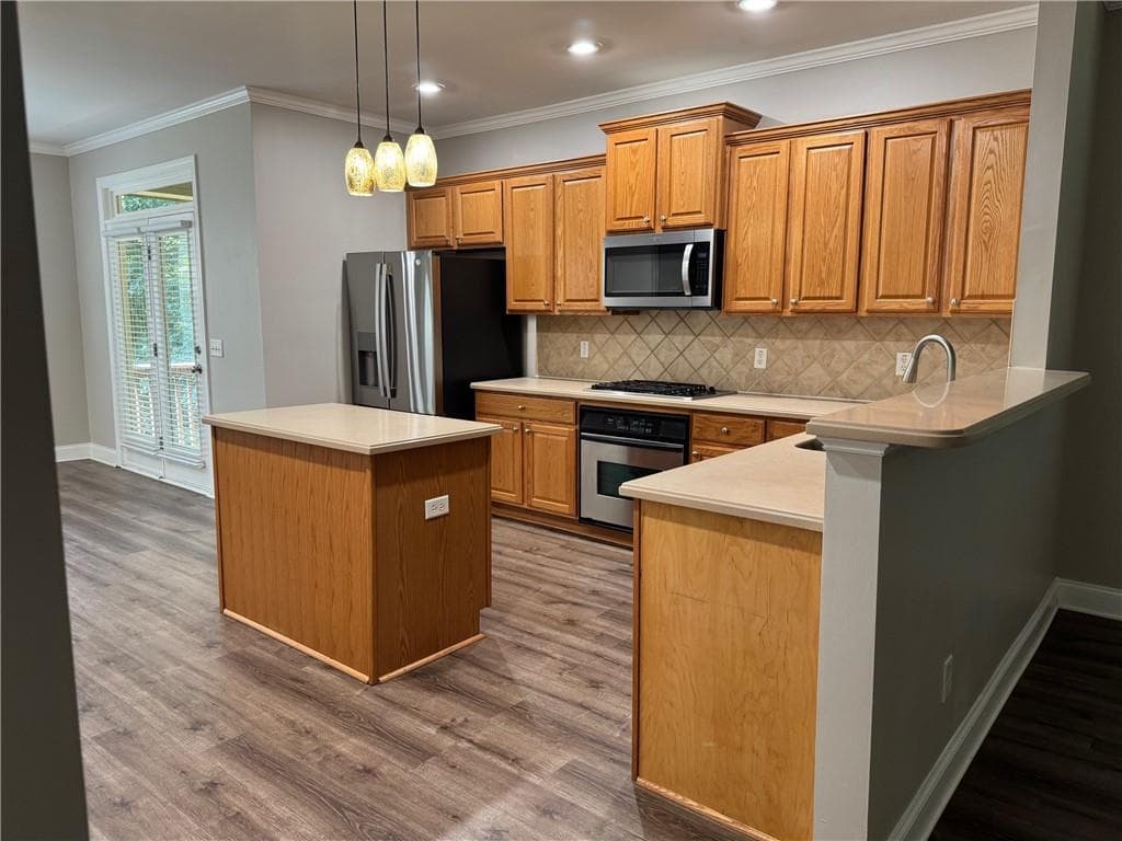 6 bedroom, 5 bathroom, 3,277 sq ft single family residence for sale at 3020 Norwell Court, Locust Grove, GA 30248 — photo 8