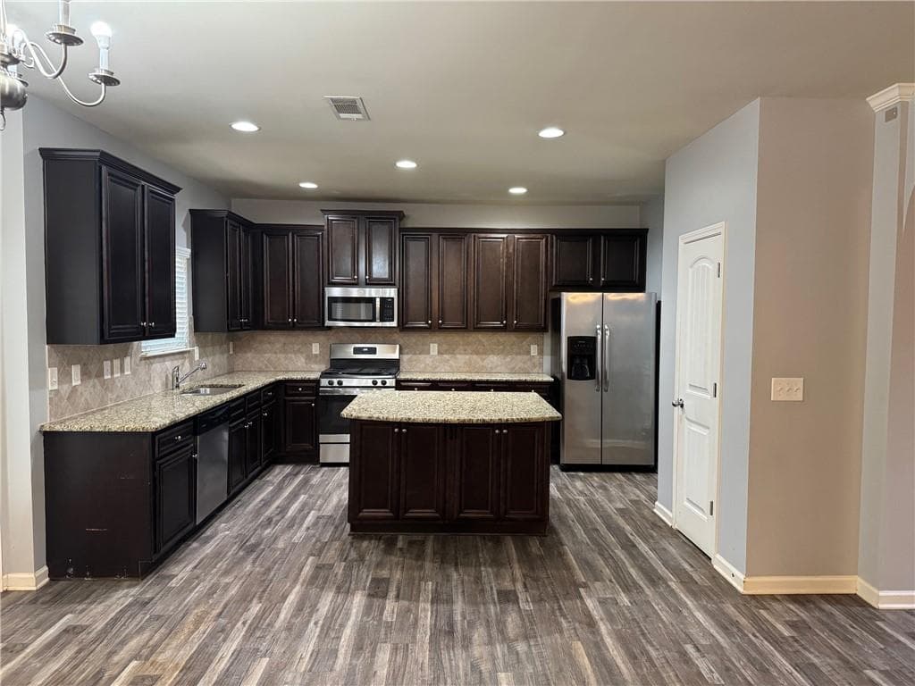 4 bedroom, 3 bathroom, 3,027 sq ft single family residence under contract at 2337 Braelin Loop, Mcdonough, GA 30253 — photo 3