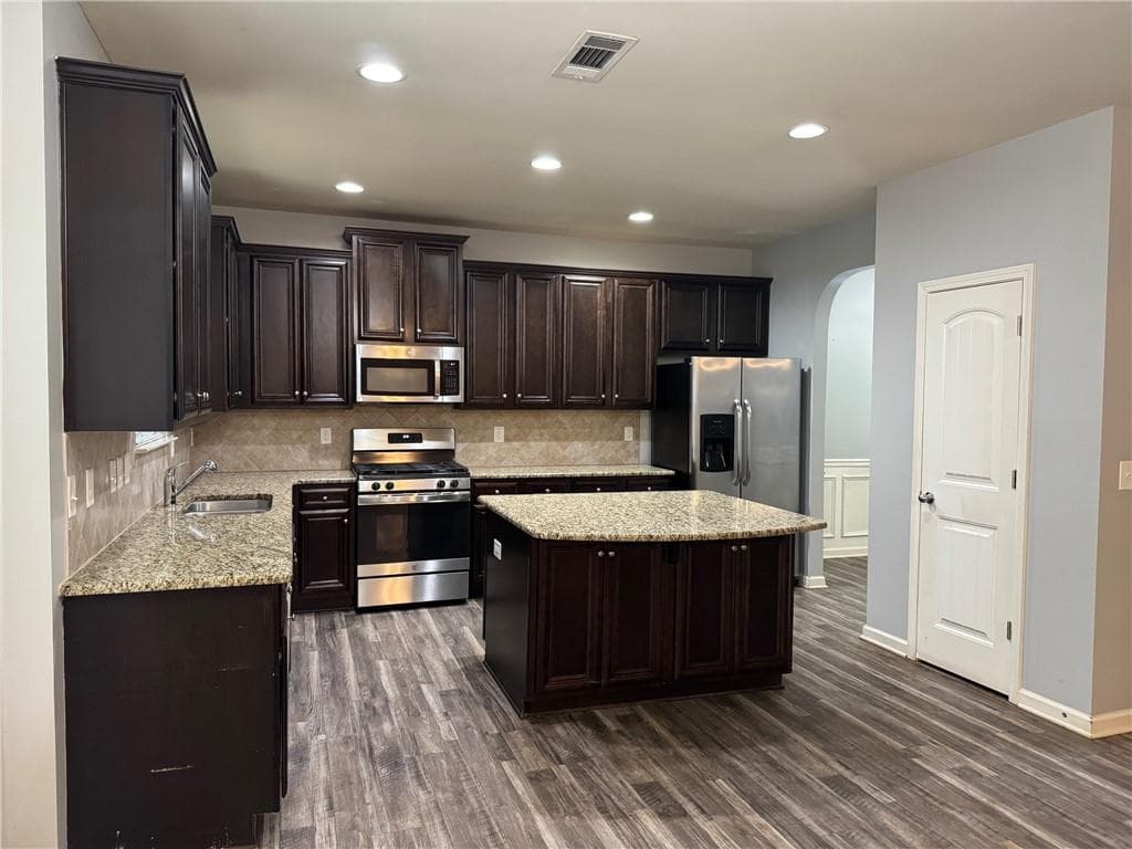 4 bedroom, 3 bathroom, 3,027 sq ft single family residence under contract at 2337 Braelin Loop, Mcdonough, GA 30253 — photo 4