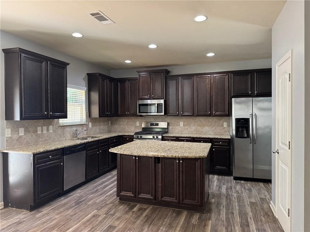 4 bedroom, 3 bathroom, 3,027 sq ft single family residence under contract at 2337 Braelin Loop, Mcdonough, GA 30253 — photo 5