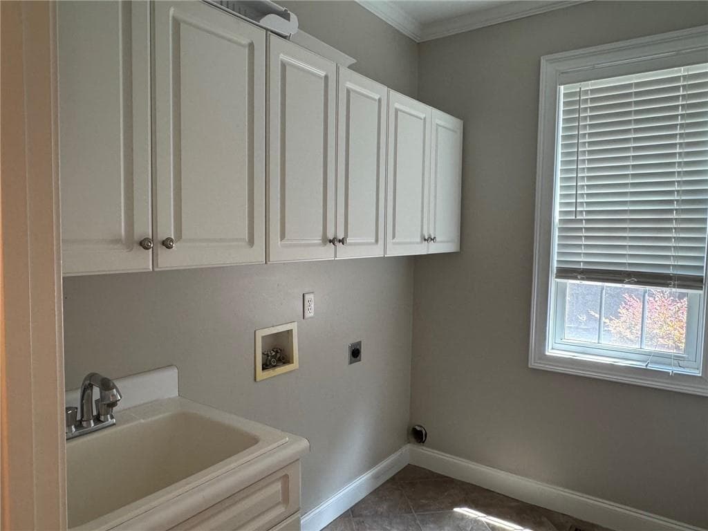 5 bedroom, 4 bathroom, 3,119 sq ft single family residence for sale at 130 Wickham Drive, Tyrone, GA 30290 — photo 10