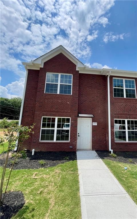 3 bedroom, 2 bathroom, 1,500 sq ft condominium for sale at 2447 Terrace View Nw, Gainesville, GA 30501 — photo 2