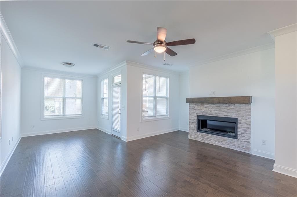 3 bedroom, 4 bathroom, 2,044 sq ft townhouse for sale at 4570 Sims Park Ovlk, Suwanee, GA 30024 — photo 8