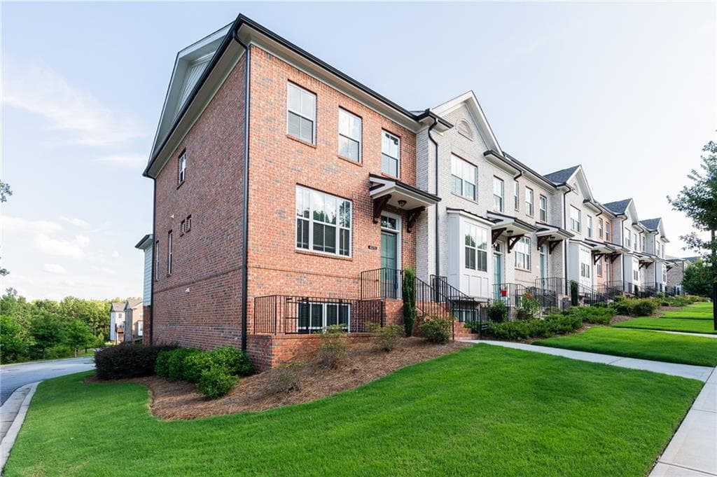 3 bedroom, 4 bathroom, 2,044 sq ft townhouse for sale at 4570 Sims Park Ovlk, Suwanee, GA 30024