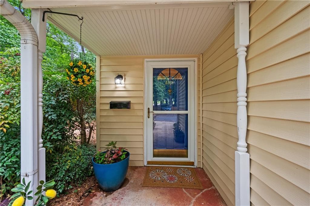 3 bedroom, 2 bathroom, 1,730 sq ft townhouse for sale at 4101 N Gloucester Place, Atlanta, GA 30341 — photo 4