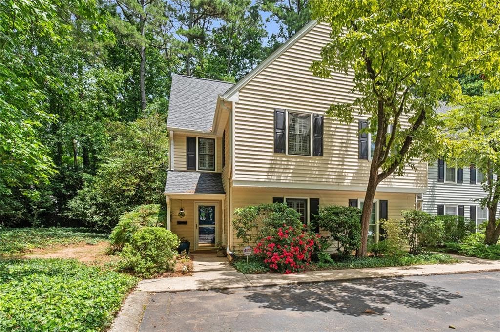3 bedroom, 2 bathroom, 1,730 sq ft townhouse for sale at 4101 N Gloucester Place, Atlanta, GA 30341 — photo 2