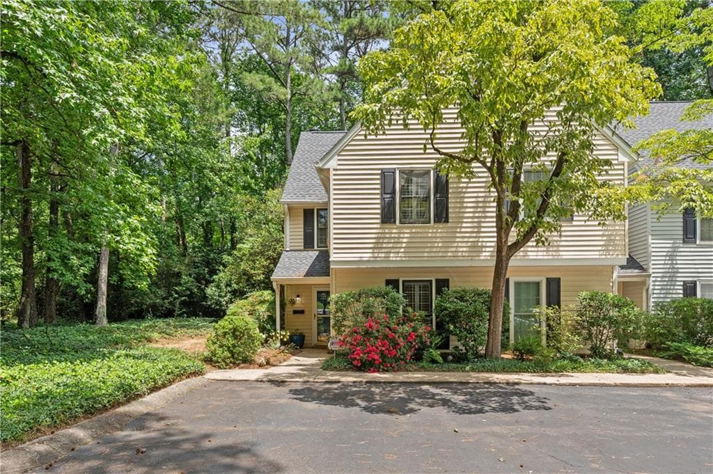 3 bedroom, 2 bathroom, 1,730 sq ft townhouse for sale at 4101 N Gloucester Place, Atlanta, GA 30341 — photo 1 of 31