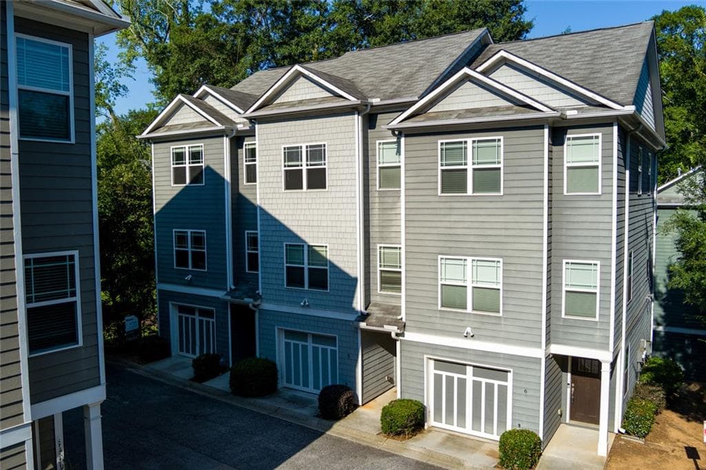 2 bedroom, 3 bathroom, 1,306 sq ft townhouse for sale at 1365 Memorial Drive 5, Atlanta, GA 30317