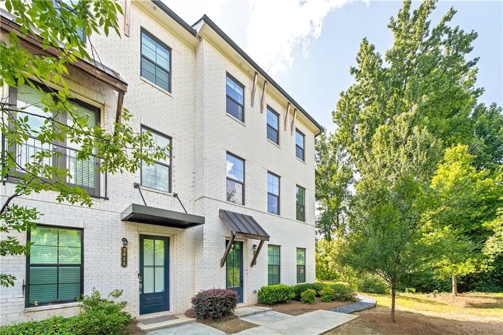 4 bedroom, 4 bathroom, 2,295 sq ft townhouse for sale at 3005 Poppy Lane, Roswell, GA 30076 — photo 2