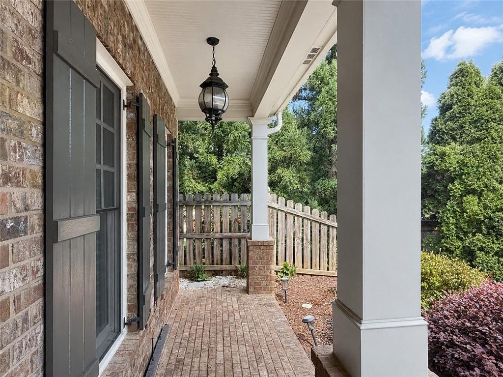 4 bedroom, 4 bathroom, 3,005 sq ft single family residence for sale at 514 Glenmanor Court, Atlanta, GA 30328 — photo 3