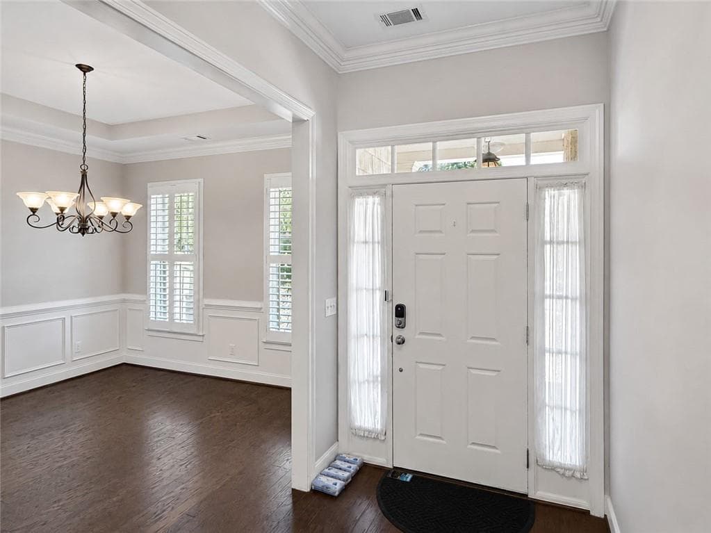 4 bedroom, 4 bathroom, 3,005 sq ft single family residence for sale at 514 Glenmanor Court, Atlanta, GA 30328 — photo 4