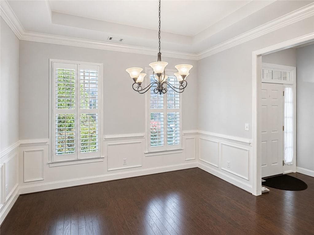 4 bedroom, 4 bathroom, 3,005 sq ft single family residence for sale at 514 Glenmanor Court, Atlanta, GA 30328 — photo 5