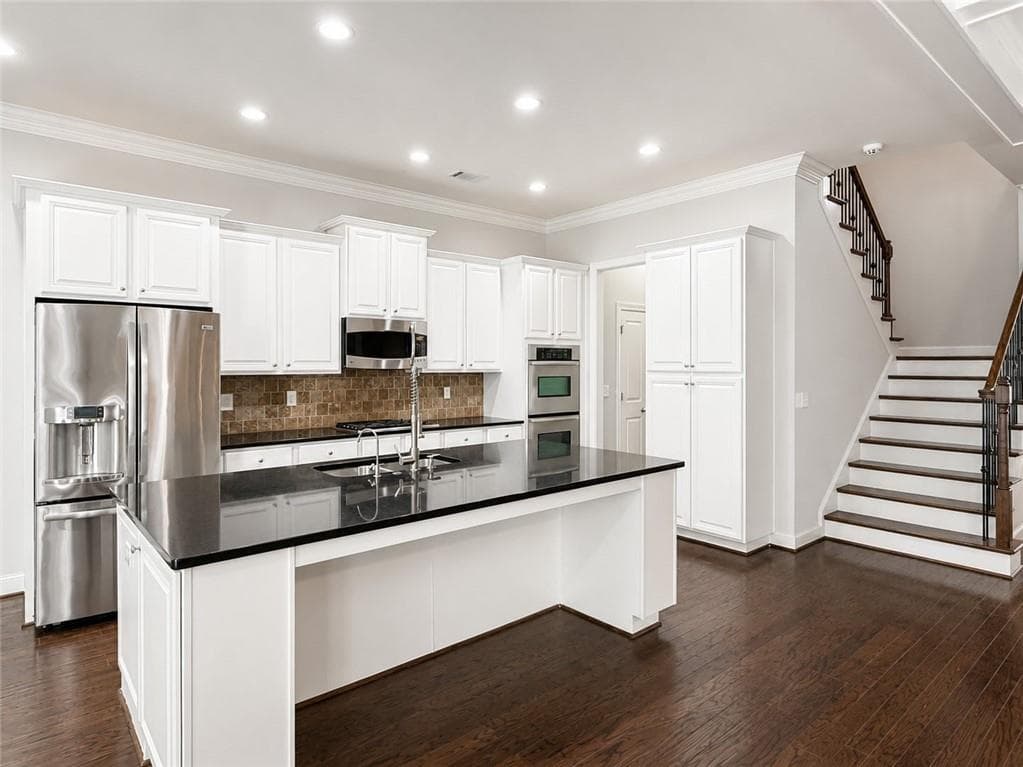 4 bedroom, 4 bathroom, 3,005 sq ft single family residence for sale at 514 Glenmanor Court, Atlanta, GA 30328 — photo 10
