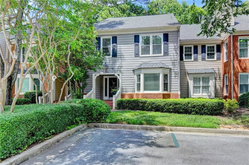 4 bedroom, 4 bathroom, 2,802 sq ft condominium for sale at 1006 Camden Court, Atlanta, GA 30327