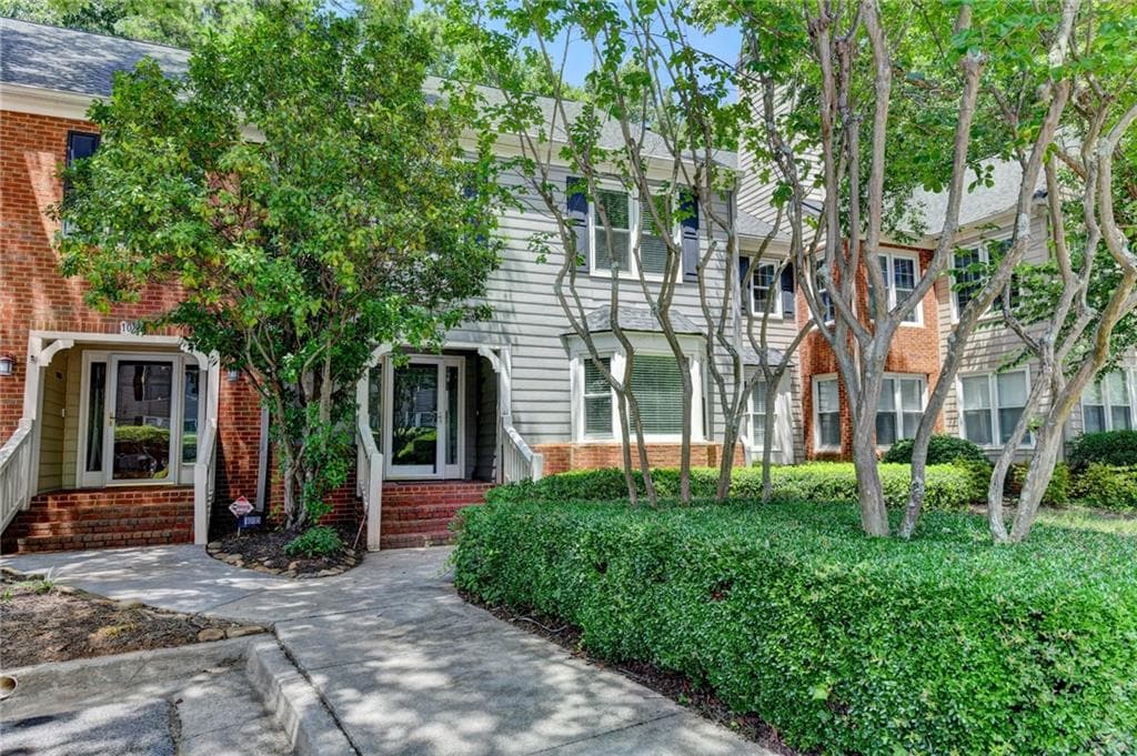 4 bedroom, 4 bathroom, 2,802 sq ft condominium for sale at 1006 Camden Court, Atlanta, GA 30327 — photo 3