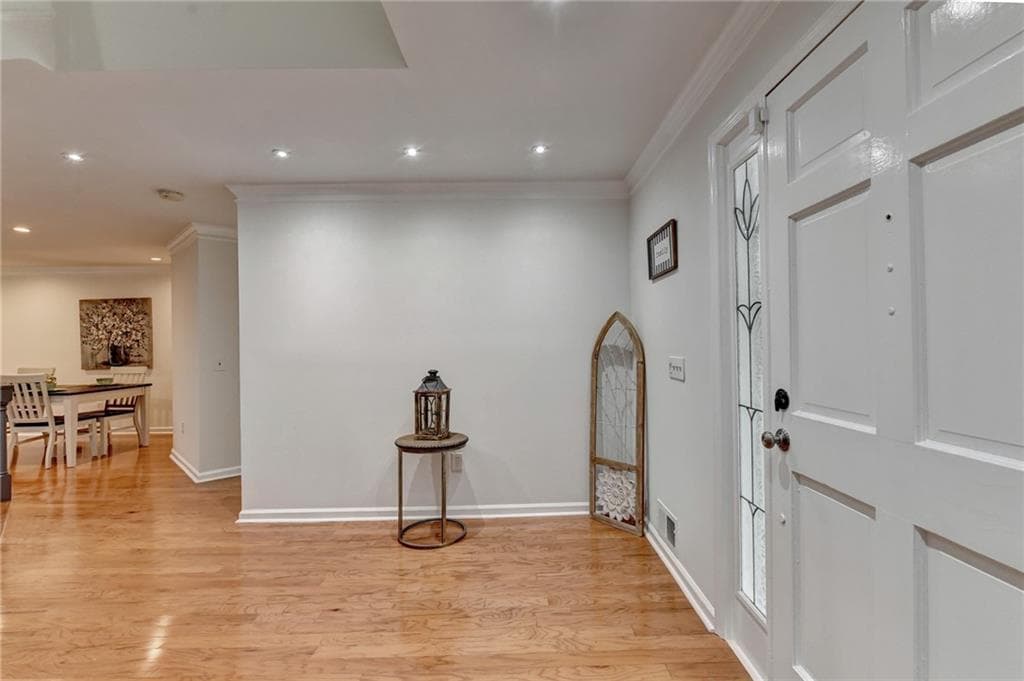 4 bedroom, 4 bathroom, 2,802 sq ft condominium for sale at 1006 Camden Court, Atlanta, GA 30327 — photo 5