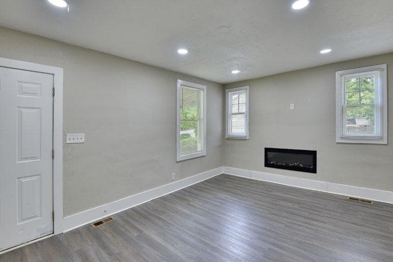 2 bedroom, 1 bathroom, 745 sq ft single family residence for rent at 1888 Vesta Avenue, College Park, GA 30337 for $1,400 a month — photo 4