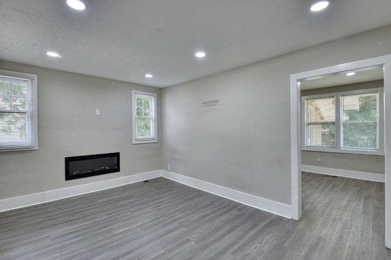 2 bedroom, 1 bathroom, 745 sq ft single family residence for rent at 1888 Vesta Avenue, College Park, GA 30337 for $1,400 a month — photo 5