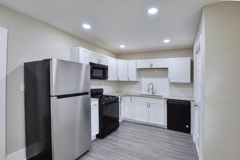 2 bedroom, 1 bathroom, 745 sq ft single family residence for rent at 1888 Vesta Avenue, College Park, GA 30337 for $1,400 a month — photo 6