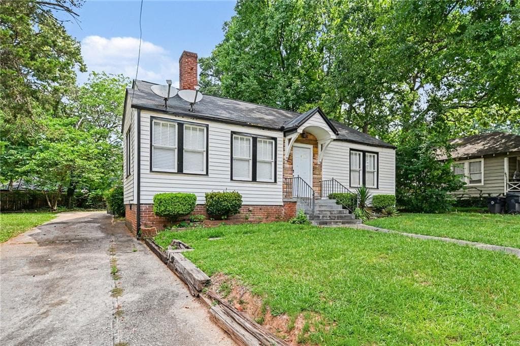 3 bedroom, 2 bathroom, 1,373 sq ft single family residence for sale at 1461 Clermont Avenue, East Point, GA 30344 — photo 3