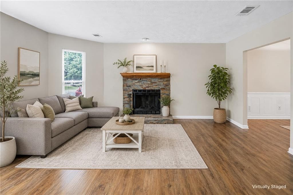 3 bedroom, 3 bathroom, 2,046 sq ft single family residence for sale at 5086 N Woodbridge Trail, Stone Mountain, GA 30088 — photo 5