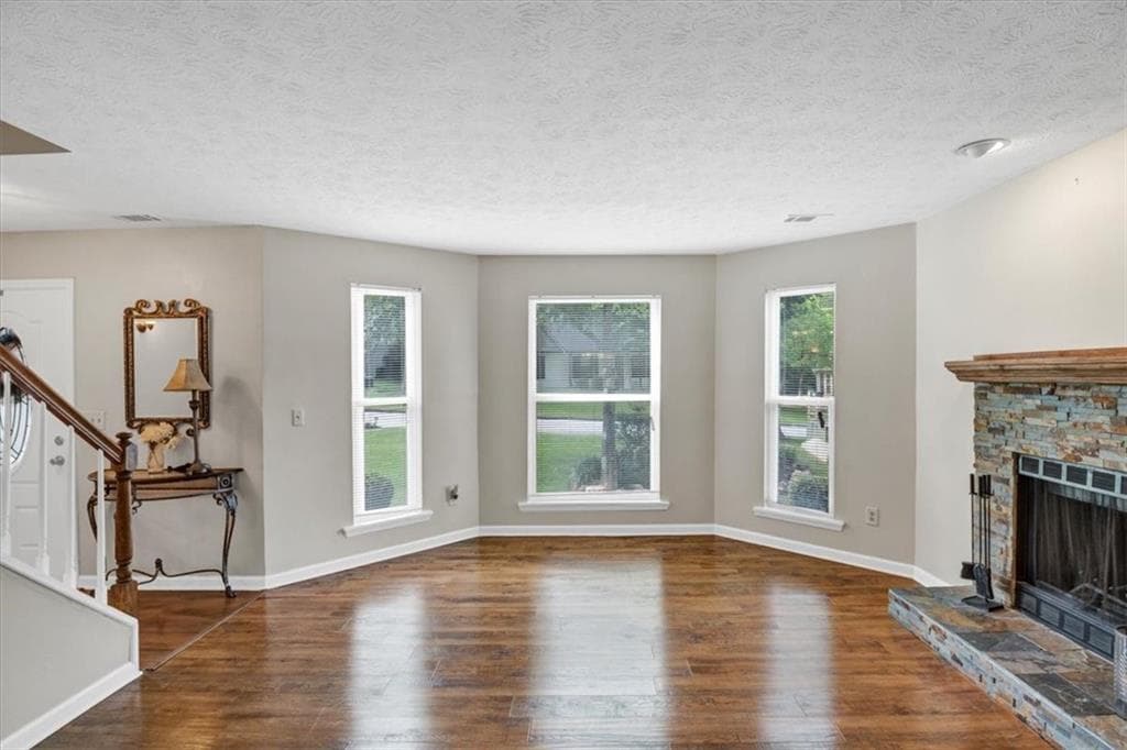 3 bedroom, 3 bathroom, 2,046 sq ft single family residence for sale at 5086 N Woodbridge Trail, Stone Mountain, GA 30088 — photo 6