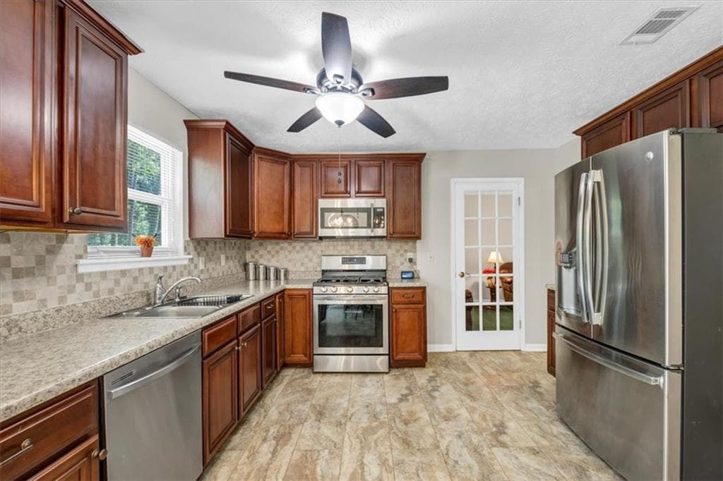 3 bedroom, 3 bathroom, 2,046 sq ft single family residence for sale at 5086 N Woodbridge Trail, Stone Mountain, GA 30088 — photo 10