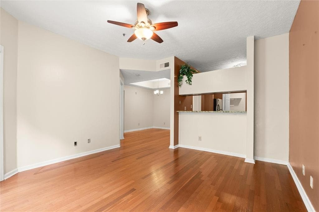 2 bedroom, 1 bathroom, 978 sq ft condominium for sale at 1250 Parkwood Circle 2203, Atlanta, GA 30339 — photo 9