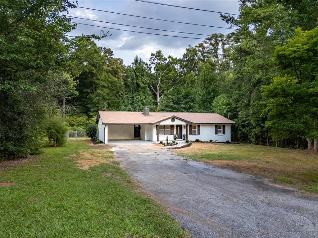 3 bedroom, 2 bathroom, 1,323 sq ft single family residence under contract at 38 Red Oak Drive, Newnan, GA 30263 — photo 4