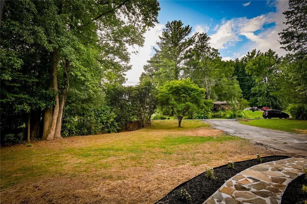 3 bedroom, 2 bathroom, 1,323 sq ft single family residence under contract at 38 Red Oak Drive, Newnan, GA 30263 — photo 6