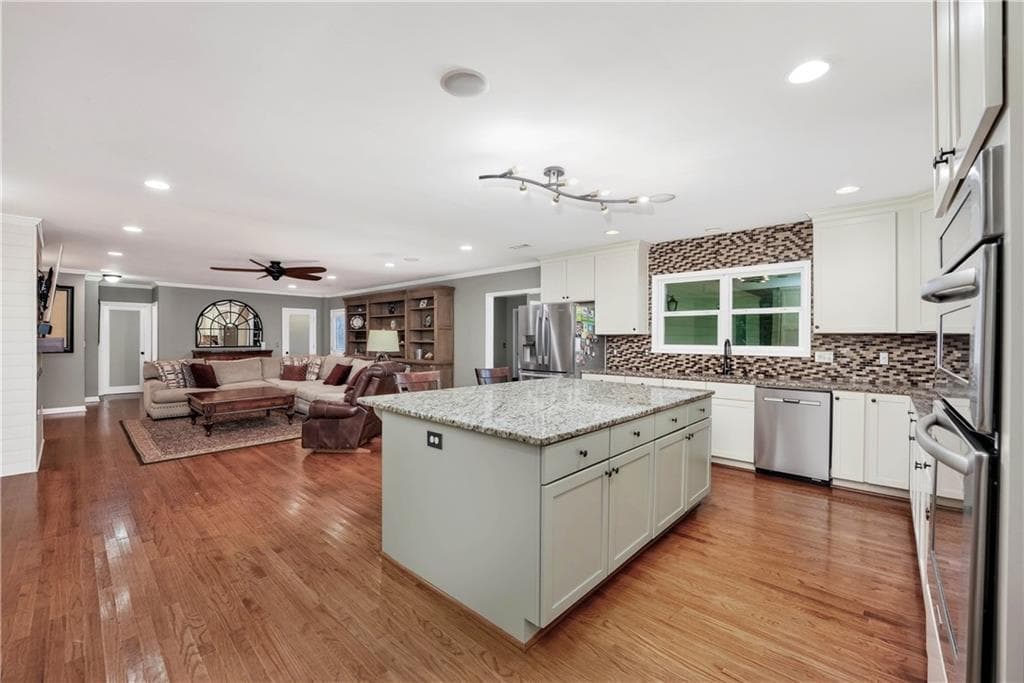 4 bedroom, 3 bathroom, 3,188 sq ft single family residence for sale at 2193 W Ponce De Leon Avenue, Decatur, GA 30030 — photo 3
