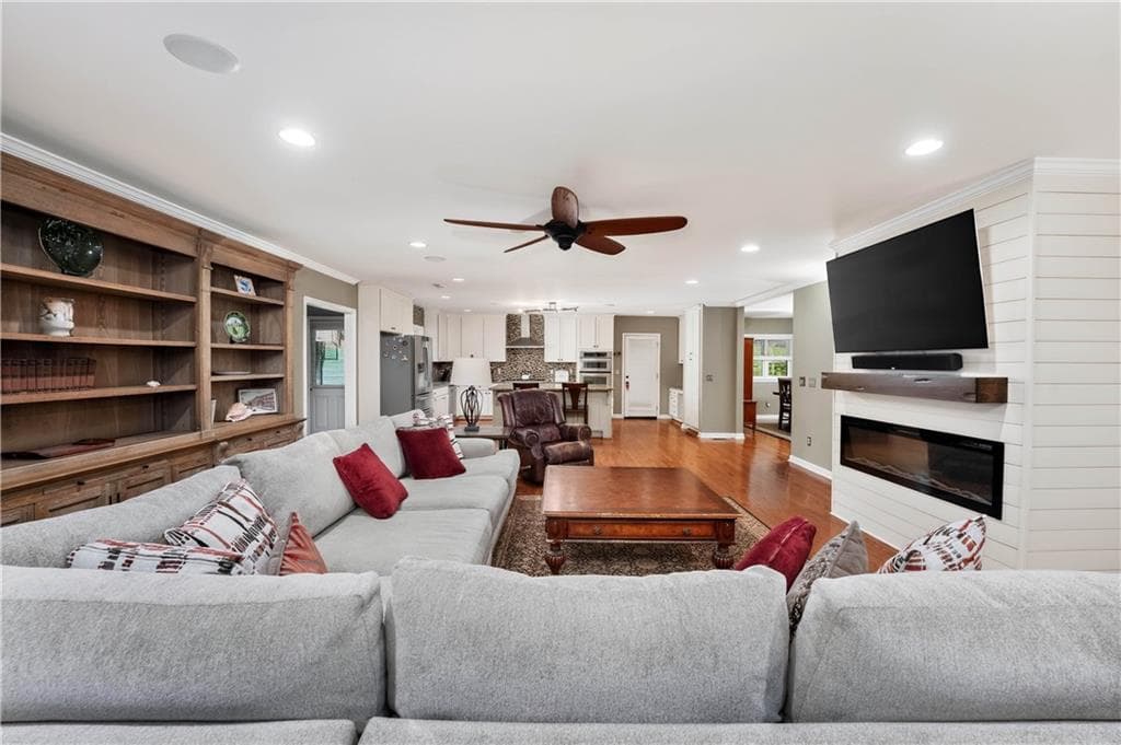 4 bedroom, 3 bathroom, 3,188 sq ft single family residence for sale at 2193 W Ponce De Leon Avenue, Decatur, GA 30030 — photo 4