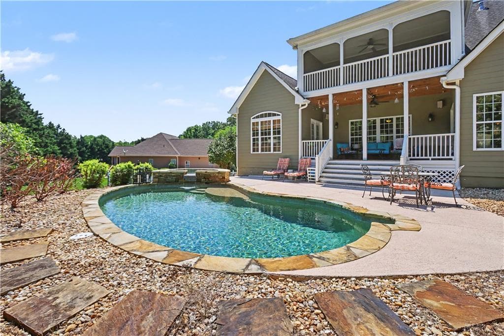 6 bedroom, 7 bathroom, 5,966 sq ft single family residence for sale at 124 Waterford Court, Jefferson, GA 30549 — photo 4