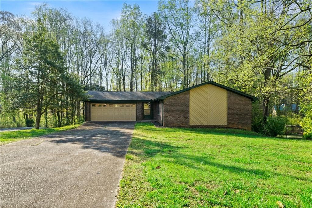 3 bedroom, 2 bathroom, 1,422 sq ft single family residence for rent at 1131 Lafayette Drive, Mableton, GA 30126 for $1,750 a month — photo 1 of 21