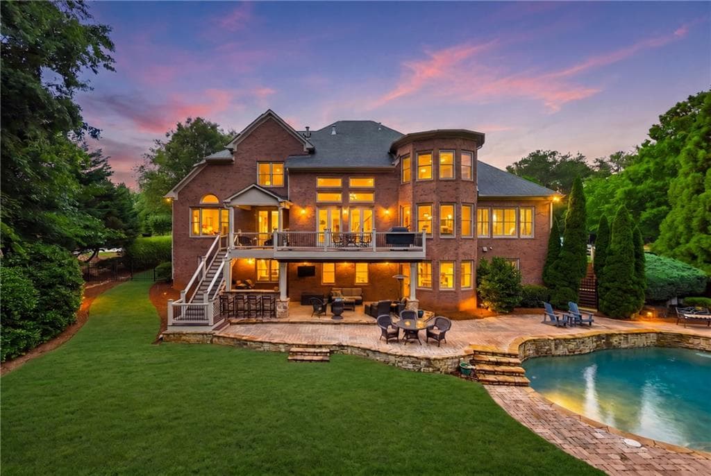 6 bedroom, 5 bathroom, 6,753 sq ft single family residence under contract at 1032 Windsor Green Drive, Canton, GA 30115 — photo 3