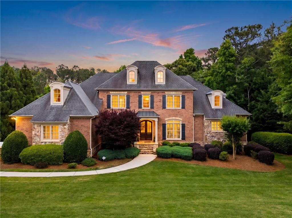 6 bedroom, 5 bathroom, 6,753 sq ft single family residence under contract at 1032 Windsor Green Drive, Canton, GA 30115 — photo 4