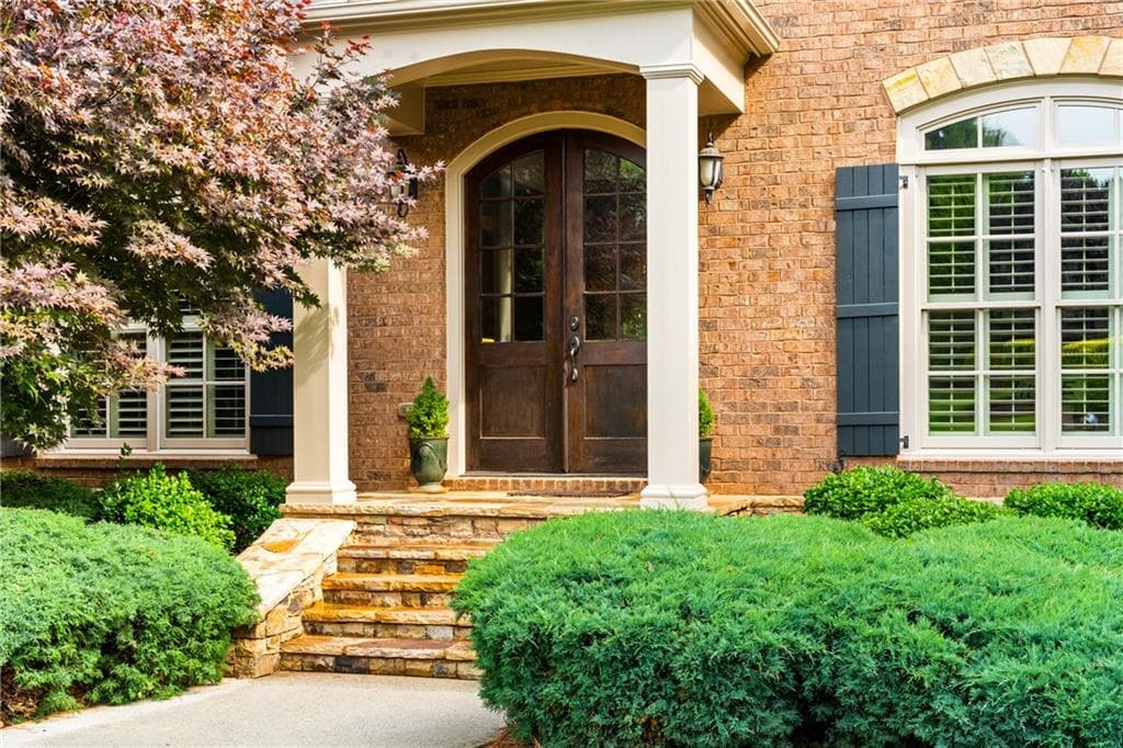 6 bedroom, 5 bathroom, 6,753 sq ft single family residence under contract at 1032 Windsor Green Drive, Canton, GA 30115 — photo 6