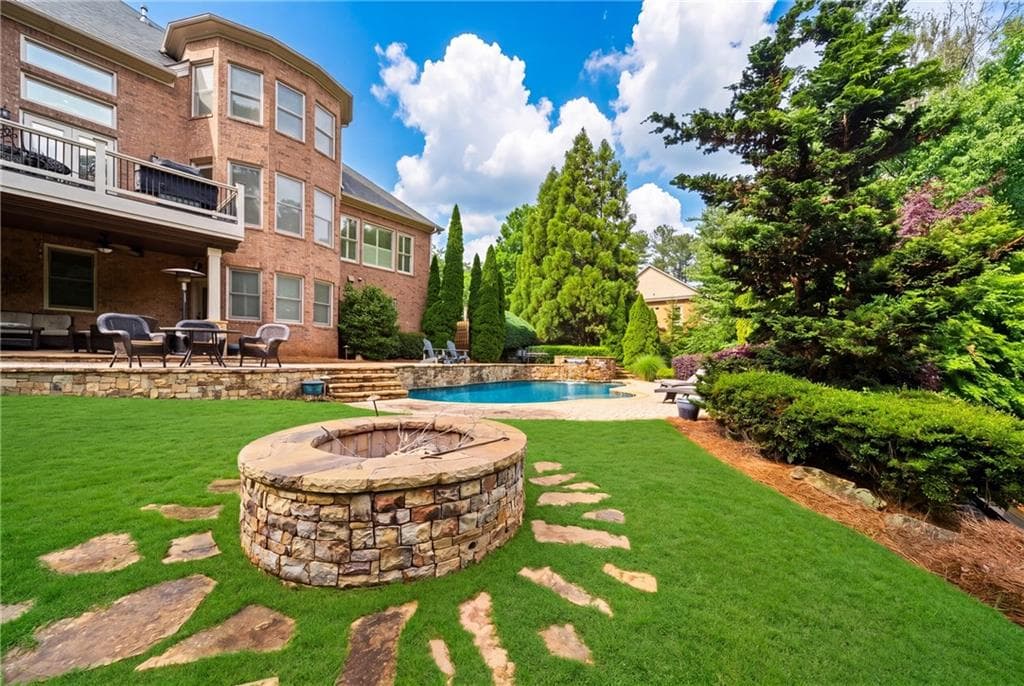 6 bedroom, 5 bathroom, 6,753 sq ft single family residence under contract at 1032 Windsor Green Drive, Canton, GA 30115 — photo 7