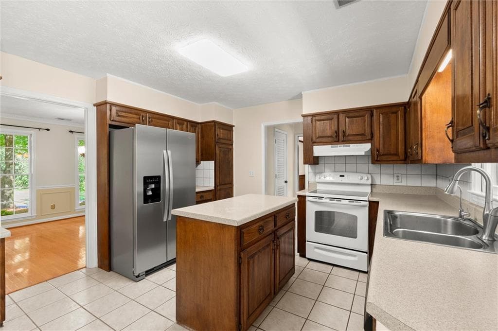4 bedroom, 3 bathroom, 2,266 sq ft single family residence under contract at 3650 Stonehenge Way, Marietta, GA 30066 — photo 5