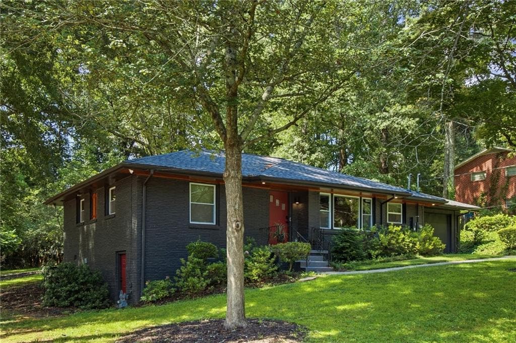 3 bedroom, 2 bathroom, 1,888 sq ft single family residence for sale at 1397 Skyhaven Road, Atlanta, GA 30316 — photo 3